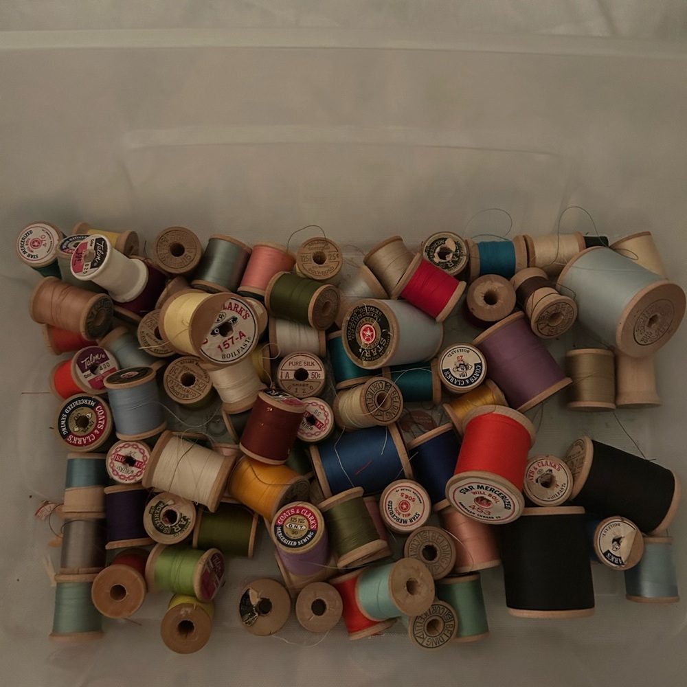 Vintage Wood Spools of Thread. Lot Of 84. 90% with thread on them.